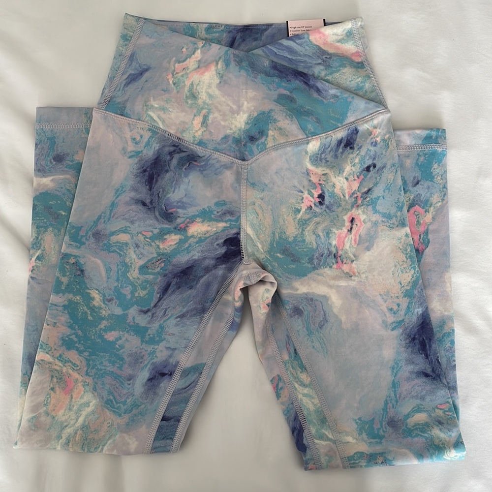 NWT Victoria’s Secret LOVE CLOUD Crossover Leggings